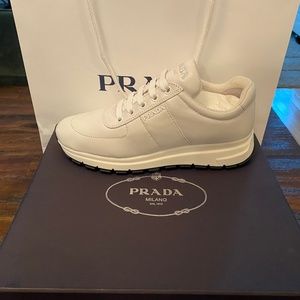 WOMEN'S PRADA SNEAKERS - BRAND NEW - SIZE 38 (8US)